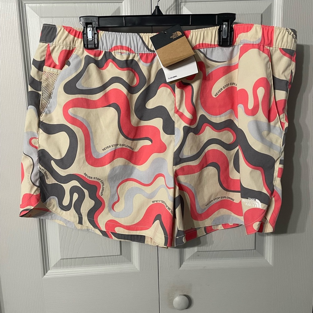 NWT The North Face Women's Wander Shorts 2.0 Flash Dry gravel wavy XXL